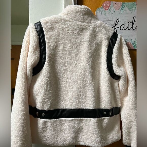 Girls faux fur zipper closure jacket with faux leather detail - Picture 3 of 10